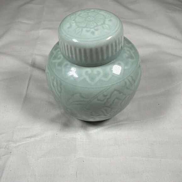 Other - Vintage Chinese Celadon Green Porcelain Ginger Jar Lotus Motifs With Lid